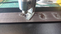 Und mit meiner kleinen Oberfrse ca. 1,7 mm tief eingefrst