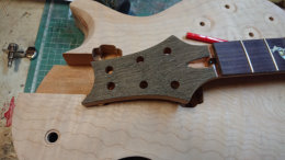 Das Veneer fr die Kopfplatte.