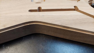 Den Binding Channel habe ich diesmal mit der Oberfrse und einem billigen Amazon Frser gemacht. Das Anlaufkugellager habe ich mit einem gedruckten Ring etwas vergrssert um auf die richtige Frstiefe fr das Binding zu kommen.