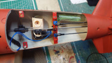 Die Rettungsboje von unten. Die Haltbarkeit des Magneten unter Wassereinwirkung muss sich zeigen...